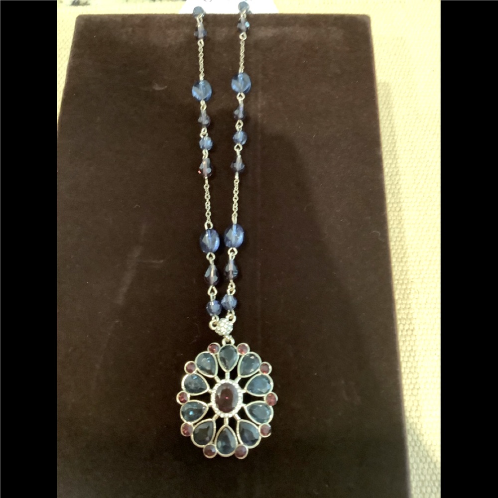 😊Wonderful garnet, blue & purple colored necklace, fashion jewelry.